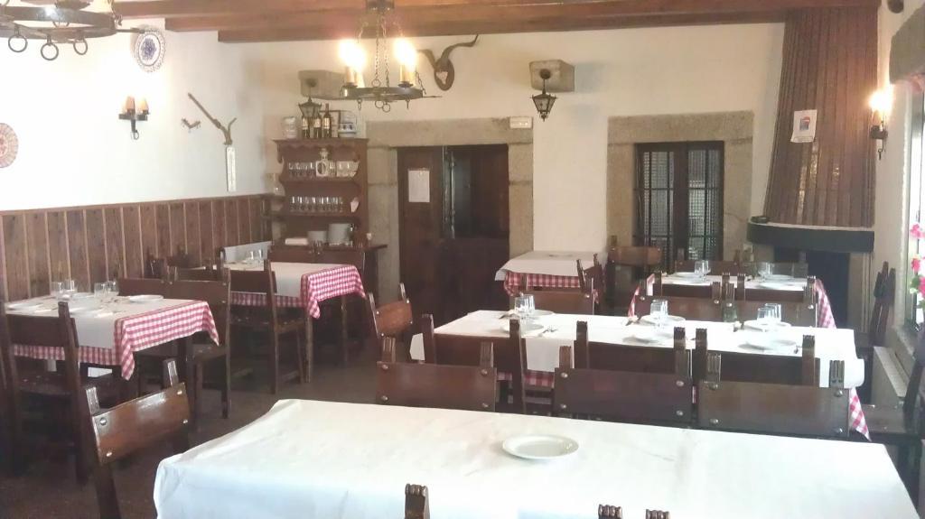 Hostal Restaurante El Chato El Barraco Екстер'єр фото
